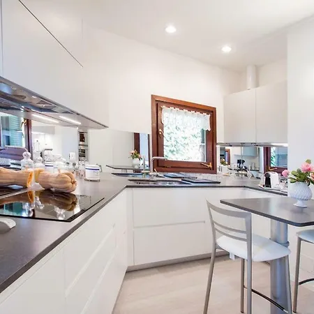 Vila Ossuccio Private Pool On The Lake-by Italian Como